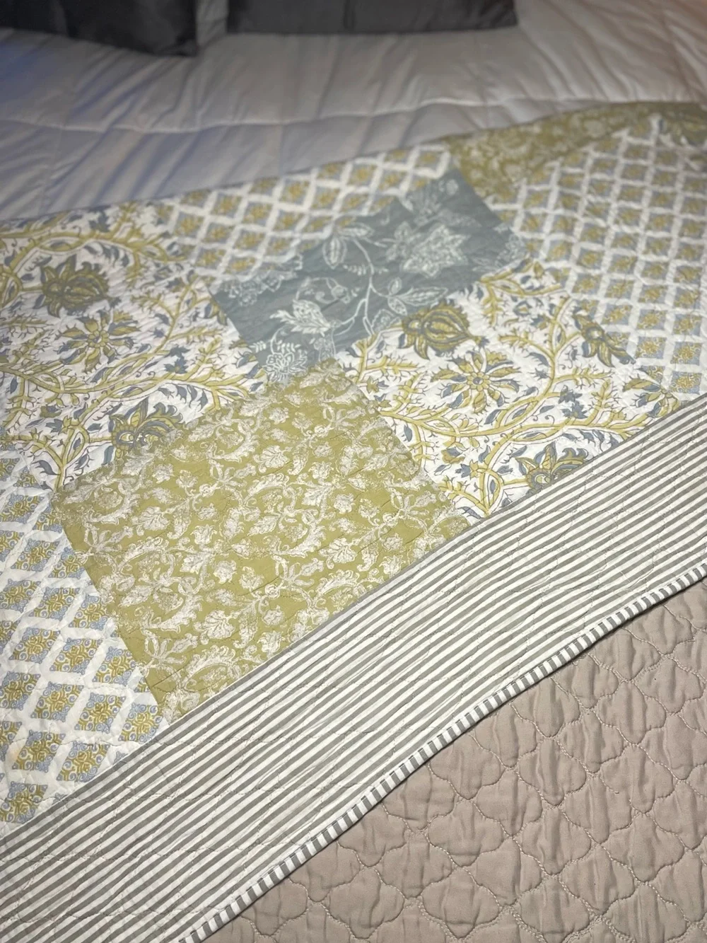 Heavy! JCPENNY. Quilt 86”x84” in bl/gray, gold, tan, & cream. 100% Cotton